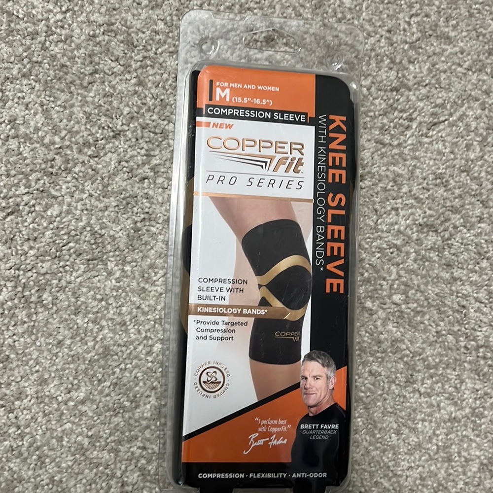 Knee sleeve with kinesiology bands